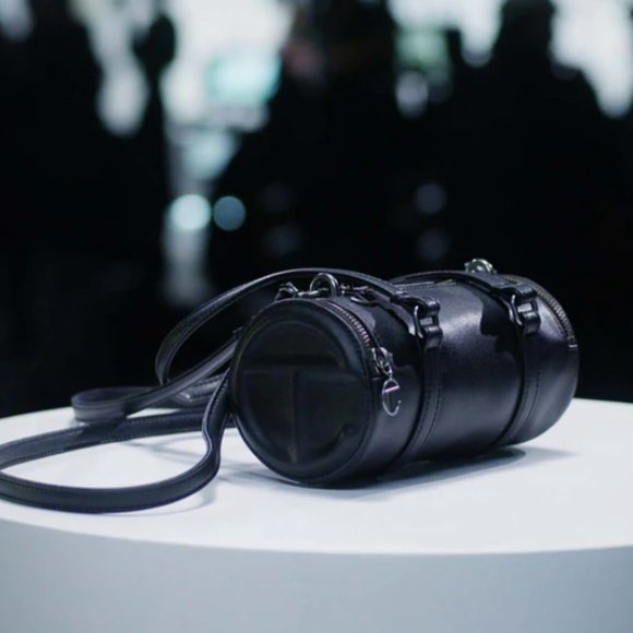 Small Telfar Duffle - Black logo - Picture 3 of 4